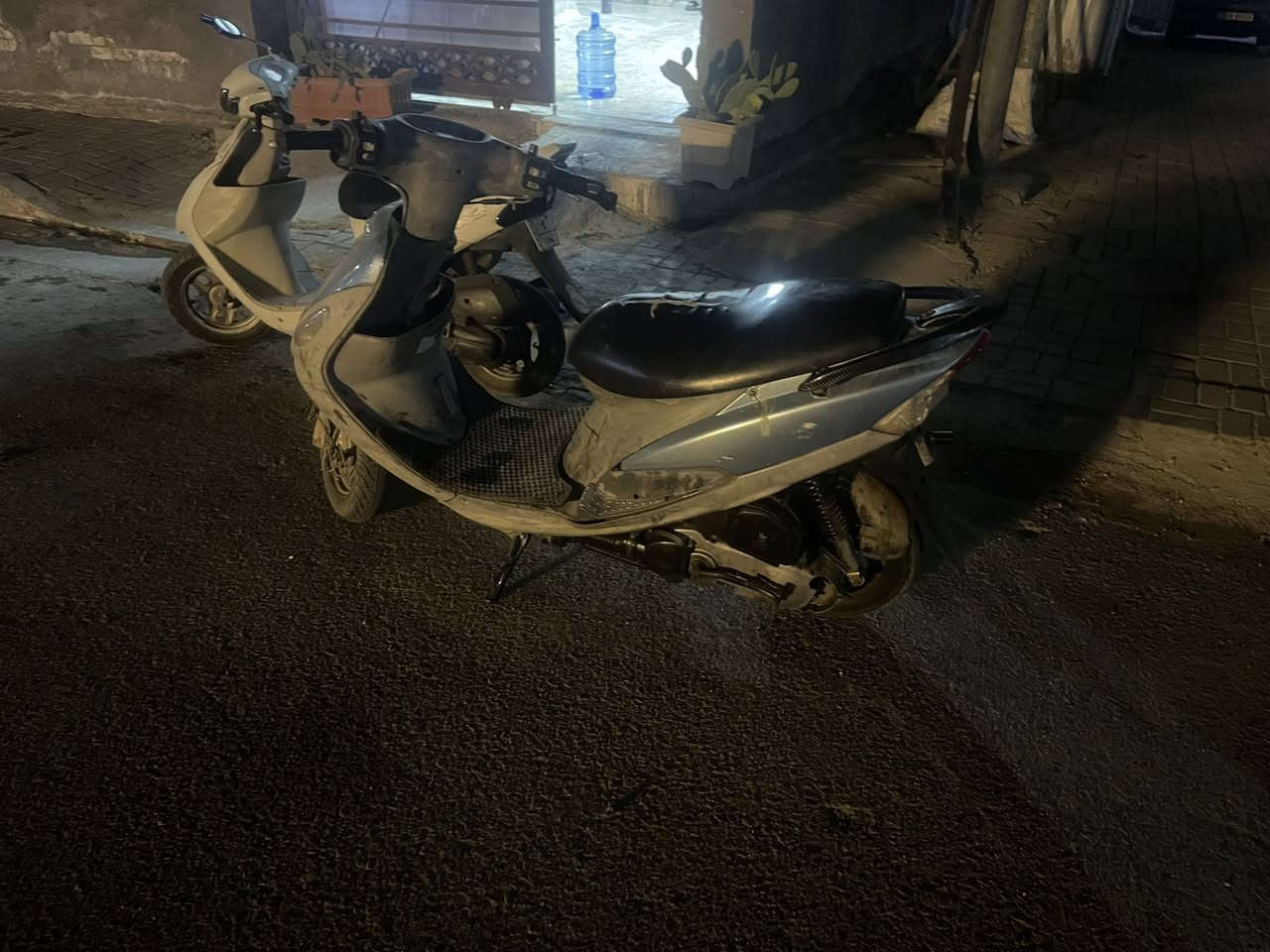 سلام عليكم ماكس منغولي مناقصها شي نكره سلف بيها بس الجامه مال دشبول مكسوره فقط ماعرف مفتوحه لو لا دراجه حلوه ب٤٠٠ قفل  بغداد الحريه شراي اتصل ‭ ‭ ٠٧٧١ ٢٠٧ ٧٨٧٢‬
