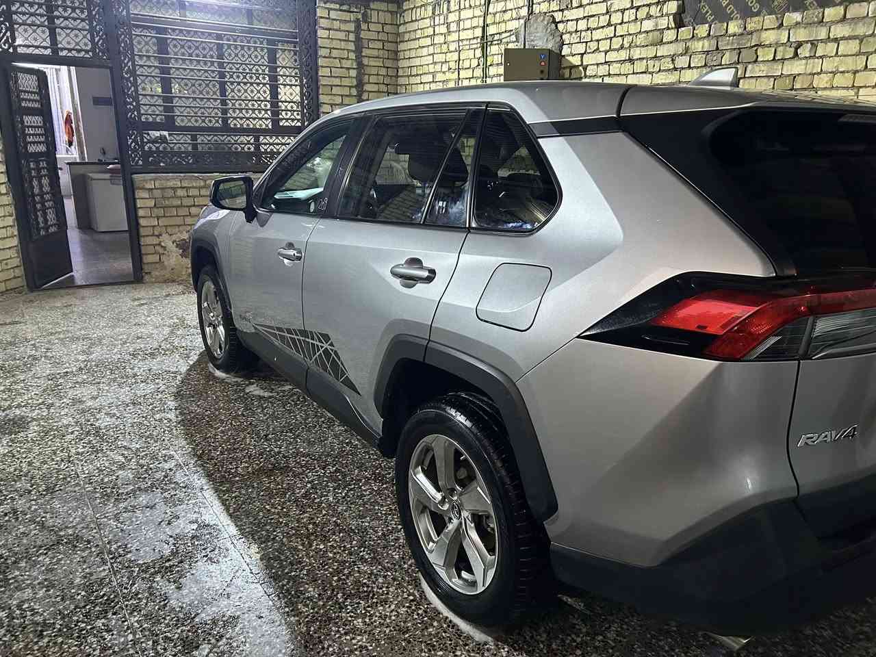 سلام عليكم راف فور موديل 2023 
وارد امريكي وسونار موجود حادثها جاملغ وبنيد  مواصفات شاشه كبيره 
كامره دواره ثلاث انضمه قياده حساس امامي خلفي رادار امامي سياره جديده
بمعنى الكلمه مكاني بغداد البلديات السعر   230 للاستفسار ***********
