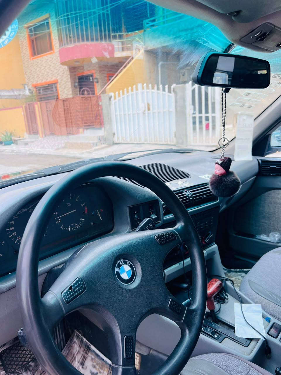 السلام عليكم للبيع بي ام 525 اصل  موديل 1990   ، محرك كبس كير اوتوماتيك كير محرك بشرط فوول مواصفات عدا سلايت تبريد تلج شغال قطعتين غرفة حلوة كشنات. 4.جام كهرباء تخم تاير جديد حدادية امامي خلفي جديد  بارحه بدلت هايدرو ليك كير شرط بدون نواقص سنتر لوك سيارة مصبوغة عام بدون ضربة فقط شبر بارد بيها جاملغ خلفي بدون دواخل شواصي و بجم مكفول شرط و سيارة بلحقيقة احلى من صور ولسيارة رقم سليمانيه رقم و سنويه جديد لحد 2028 تحويل و غرامه بشرط ثاني يوم تحول بسمك سيارة موجودة في كركوك للاستفسار ازيد اتصل تدلل*********** كركوك, العراق
