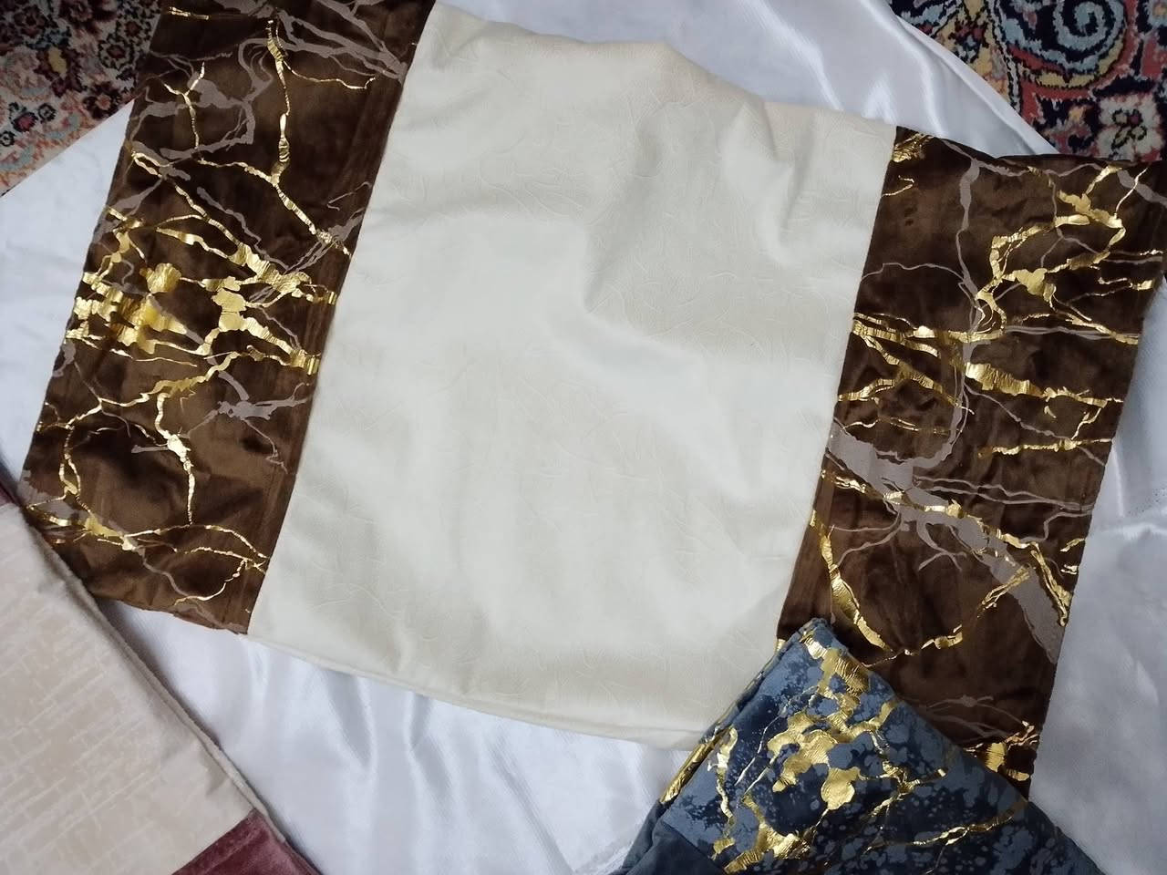 وجوه مخاديد قماش قديفه درجة اوله 
القطعه 2 الف دينار 
يوجد توصيل موصل


**إذا كنت صاحب هذا الإعلان وتريد حذفه لأي سبب، رجاءا أرسل رسالة إلى الدعم الفني**