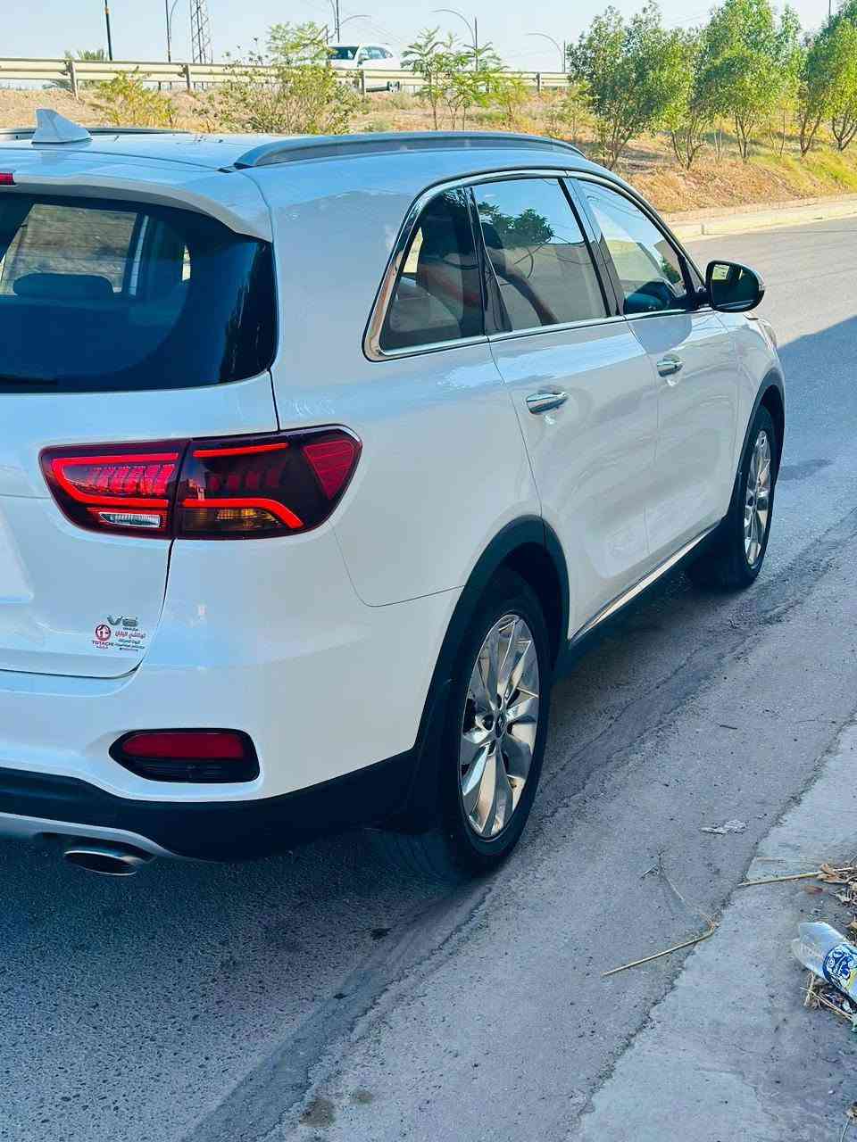 سورنتو 2018 خليجي بغداد مكفوله باسمي
المواصفات
بانوراما.. بصمتين تشغيل وابواب
كشنات كهرباء.. بردات خلفيه.. جنطة كهرباء
حساس امامي خلفي.. مري شفط.. كاميرا
اربع أنظمة قيادة.. تحكمات ستيرن.. ماشيه ١٤٠ 
محرك ٦مكفول.. سبعه راكب.. ٣ قطع تبريد
مكان السياره صلاح الدين بلد...
***********
