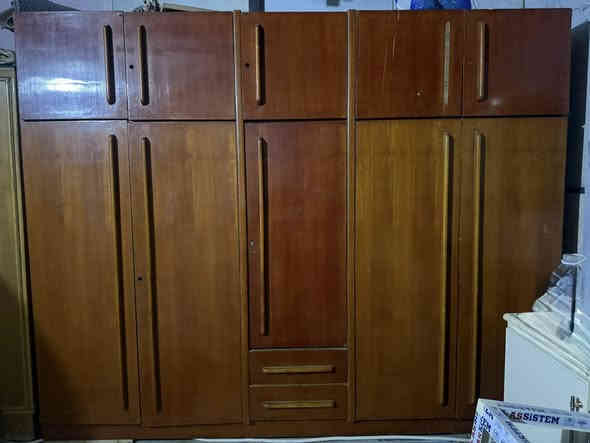 السلام عليكم 
للبيع كنتور صاج خارج وداخل خمس بوب وملحق 
العنوان / بغداد الشعب 
السعر / 100
موبايل / ***********
