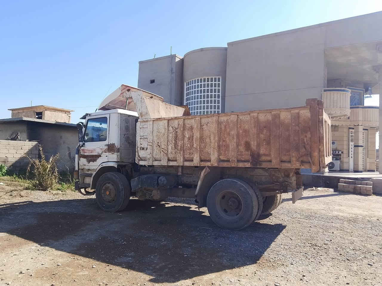 السلام عليكم كلاب سكانيه محرك 6كورات لاصرف ولا نفخ كير دكمه رقم  فحص ديالى باقي التفاصيل اتصل ***********
