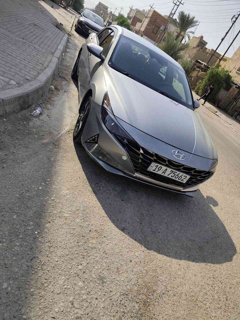 السلام عليكم  
هيونداي النترا موديل 2023
مواصفات :- ( محرك 2000
 دوش ، بصمة ابواب 
+ صندوك + تشغيل 
، تشغيل عن بعد ، 
شاشة ابل كار بلي ،
 كاميرا خلفية دواره 
، فول تحكم ستيرن 
، مانع تزحلق ، تحديد مسار
 ، قيادة ذاتية ،  + مانع تصادم ، 
نقاط عمياء جانبية ، ويل كب ،
 وباقي المواصفات المعروفة ) 
((حادث موضح بالصور
بارد بلجاملغ وشبر صبغ بلبنيد
 بدون دواخل ليبل واحد راعيه في كربلاء وكاله خاصه للقياده  من راعيه  تخم تاير هسه شاده وباتري جديد ومدوشم الأرضيات سعر 145وبيه مجال ماشيه 102الف كيلو متر  عنوان كربلاء 
مراوس  اذا سبورتج حديث أو توكسان  هذا رقمي 
***********
***********
