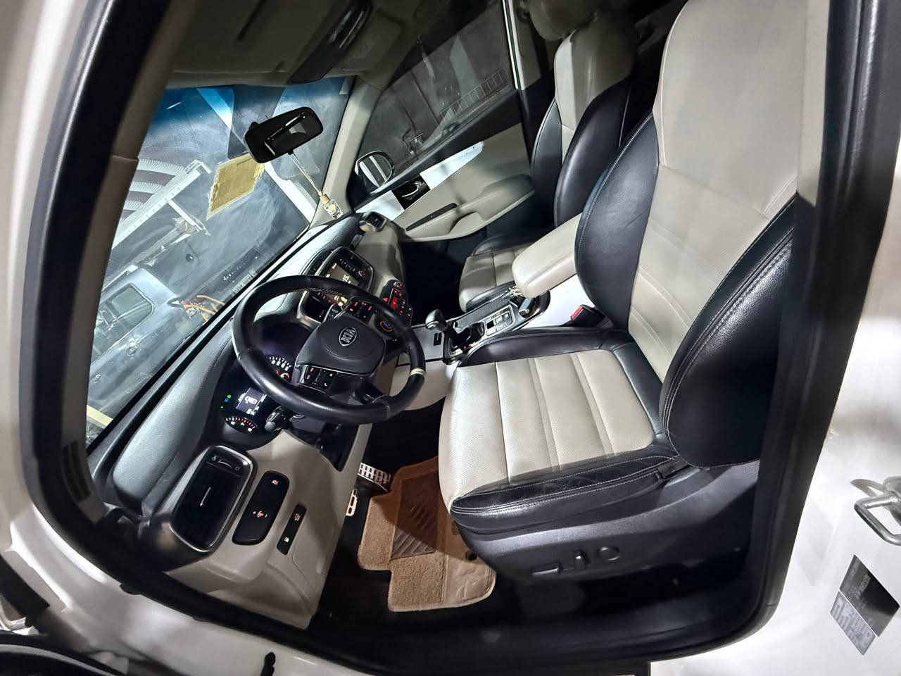 السلام عليكم
سورنتو 2020

خليجي فول 1/1

كفالة عامة من كلشي حته الدعاميات 

موصفات معروفه 

٦ سلندر 

بنوراما 

AWD

تحكمات ستيرن 

كشنات تتفئة تبريد 

جنطة كهربائية 

كاميرات 360

بصمات أربع أبواب 

إشارة بالمري  

٧ راكب 

السيارة خير من الله موصفات ونظافة

وكفالة 

وبعدهي بحالة الشركة ماشيه ٤٨ الف 

مشروع وطني رقم بغداد باسمي 

مداور ثاني يوم 

السعر ٢٩٥وبيها مجال للشراي
مكاني ناصرية مركز 
للاستفسار ***********
