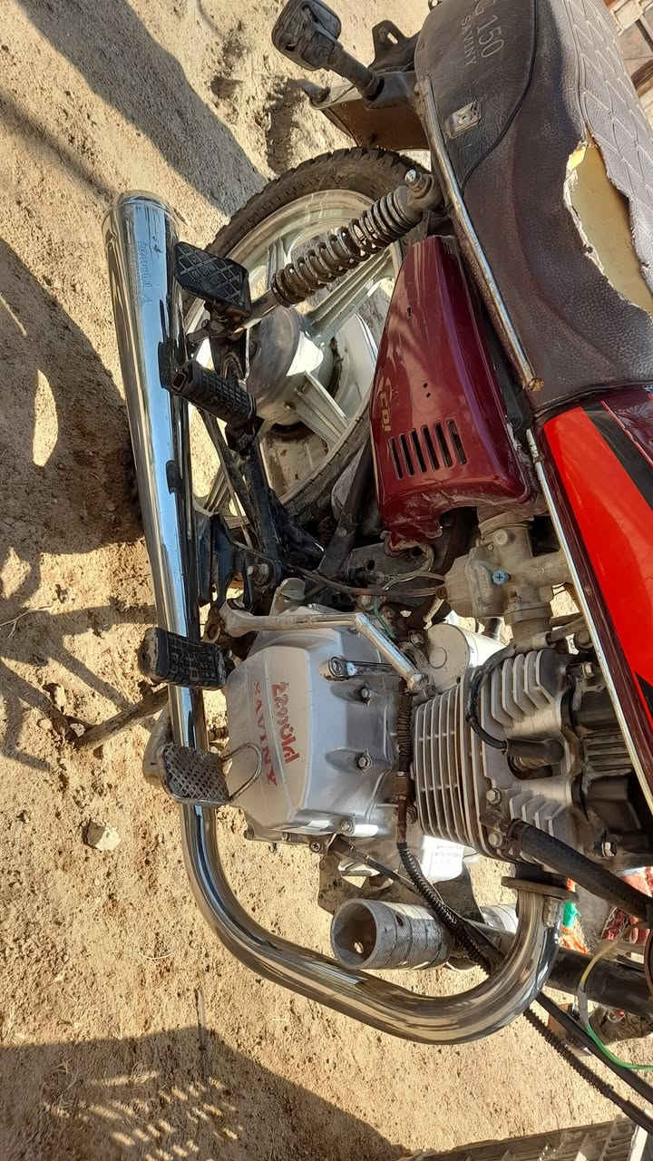 سيفان موديل 2020 اوراق  للبيع
السعر ٣٥٠ بيها مجال قليل 
اخوان الدراجه جديده وغلب الغراض توكع وماصلحها 
حته صندوكها موجود 
مكاني طويريج***********
