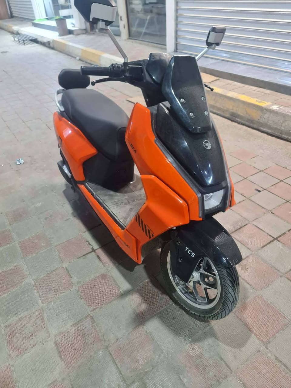 متاح دراجه شحن موديل 26 نوعيه دولفين 
دراجه بعدها اخت جديده بطاريات عدد6
مسطره عل فحص وين ما يعجبك 
بيع فقط دراجه سعرها بل نقد مليون 200 وبل قسط مليون 500 كاعد يبيعونها بل محلات 
اني رايدها ب 750 مستعجل عل بيعها مكان فلوجه حي شهداء شراي يتصل ***********
