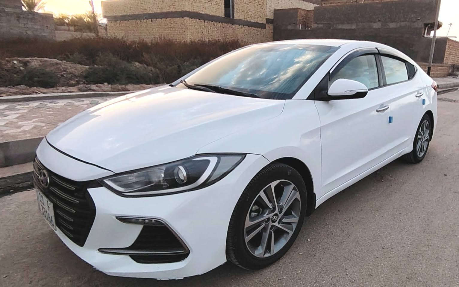 السلام عليكم
النترا 19 خليجي سوبر محرك 2000 سياره جديده فول مواصفات رقم بغداد بسمي سعر 150 بيها مجال بسيط 
***********
