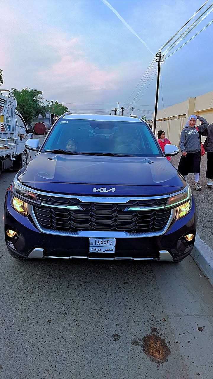 كيا سيلتوس امريكي موديل ٢٤ حادثها قطعتين بنيد وجاملق صبغ
الايرباكات سليمة 
مواصفاتها نص 
مكينة الفين دوش المرغوب 
بصمه 
رادارات جانبي وخلفي وامامي 
لدات واشابر بالمري 
اطفاء ذاتي وتشغيل عن بعد 
ماشية ١٦ الف 
تو كلر قماره بيضه 

وباقي المواصفات 
بدون رقم موجوده في بغداد حي اور معروضه ب ١٤٣$ 
***********
