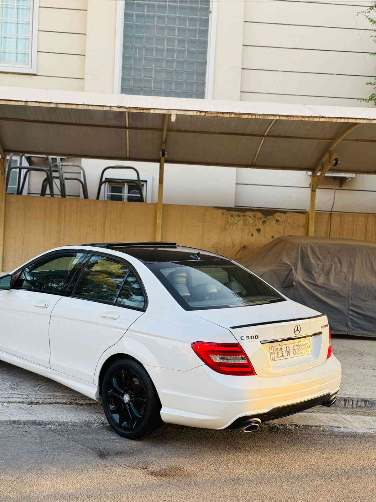 السلام عليكم C350 2012 

الحادث بنيد بدون دواخل 

‎المواصفات: 

‎- فتحة سقف SunRoof 

‎- شاشة وسائط و شاشة معلومات

‎- كاميرا خلفية

‎- داخل اسود

‎- شفتات ستيرن

‎- كشنات جلد تحكم كهرباء

‎- كشنات خزن Memory

‎- كشنات تدفئة 

‎- تبريد قطعتين منفصل

‎- اشارة بالمري 

‎- ستيرن تحكم كهرباء

‎-ماوس تحكم شاشة

‎- سستم صوت هارمن HarmanKardon

‎- ثلاث وضعيات قيادة Sport

‎- مازدات مع بك لايتات AMG 

‎- دوسات و دعاميات AMG

‎تخم تاير جديد و صدرها لوك و التبريد ثلج

‎السعر15.000$ ورقه بيها مجال 

عنواني بغداد المنصور

الرقم  

***********
