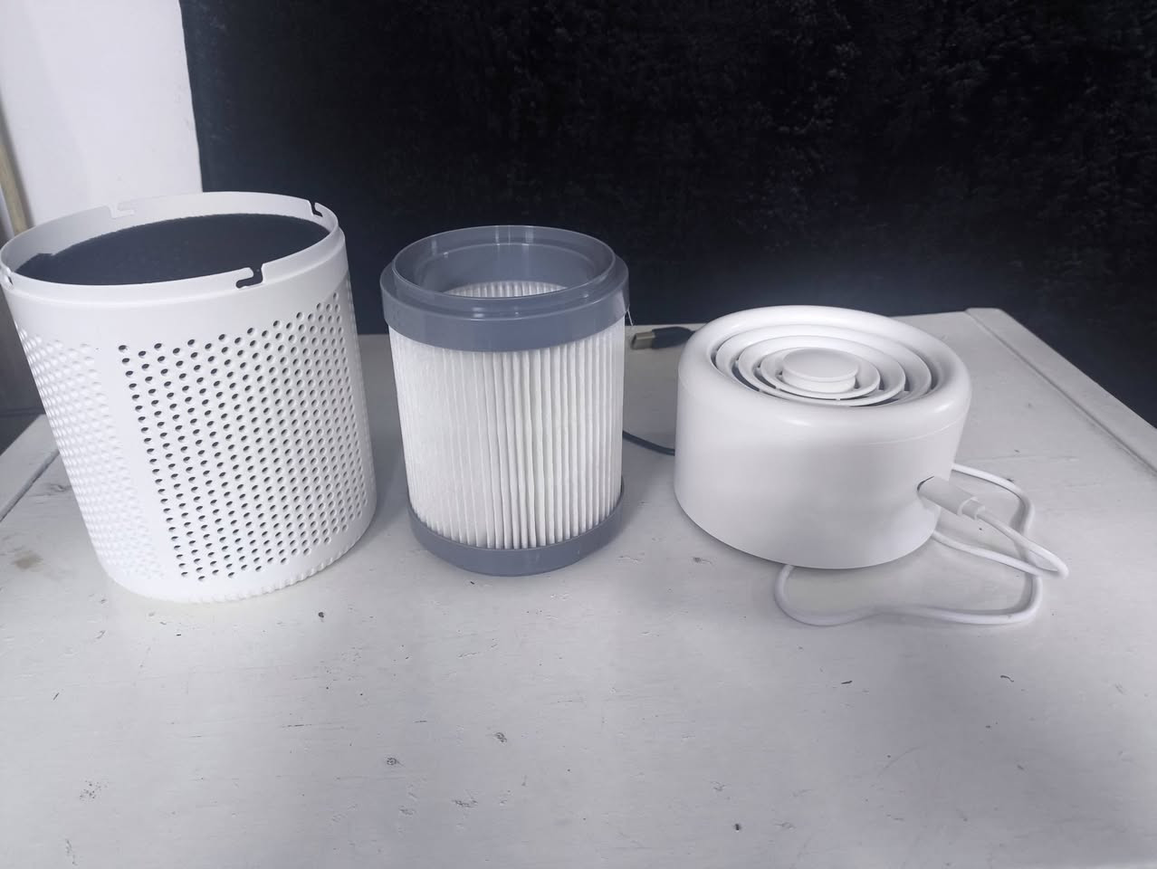 هذا الجهاز هو منقي هواء صغير (Small Air Purifier) مصمم للاستخدام الشخصي أو المكتبي. 
النوع: منقي هواء محمول لسطح المكتب.
الميزات: تصميم مدمج وخفيف الوزن، يعمل عبر وصلة USB.
الوظيفة: يساعد في إزالة الغبار، الدخان، والروائح من الهواء.
التشغيل: غالباً ما يتسم بهدوء الصوت (حوالي 20 ديسيبل).
/السعر15الف


**إذا كنت صاحب هذا الإعلان وتريد حذفه لأي سبب، رجاءا أرسل رسالة إلى الدعم الفني**