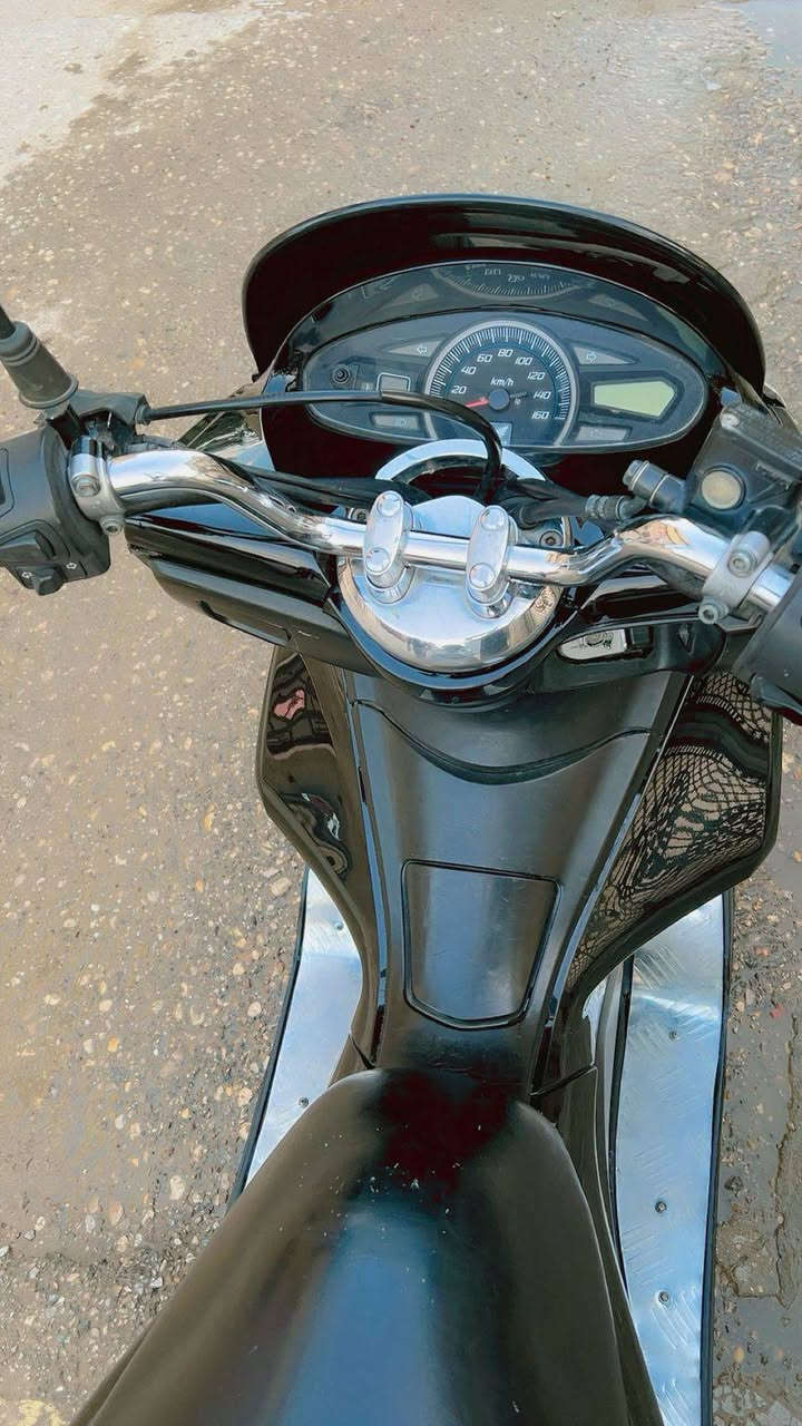 السلام عليكم للبيع دراجه pcxجيل الاول  الدراجه على  ايدي جديده لوك مال جناي دراجه جديده  مكينه لوك شلعه معدل خير من اللّٰه دراجه تكول جديده بمعنئ الكلمه واحلا من الصور  دراجة مكفوله ..اي نقص مابيه
السعرمليون...(200)وبيهة.مجال.قليل...المكان بغداد..المدينة ***********
