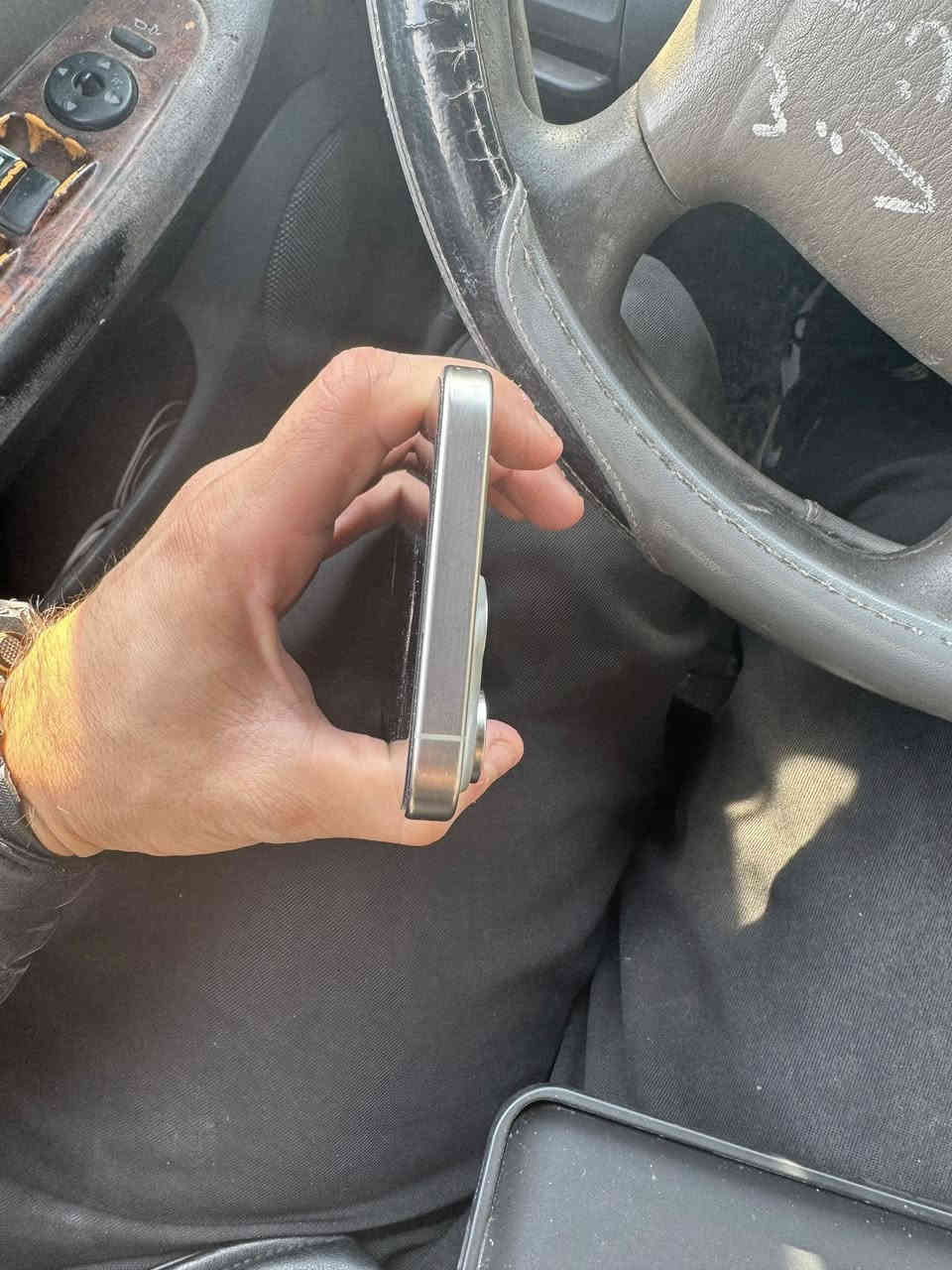 ايفون 15 برو ماكس شرق اوسط ذاكرة 256 للبيع فقط بطارية 90 مكفول ممبدل ايشي ضمان الفحص عنواني بغداد السعر مليون  قفل قفل بس لشراي خاص او للاستفسار على الرقم ***********
