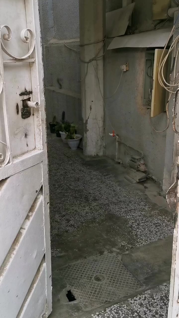 بيت في ام الكبر والغزلان بضهر جامع الفردوس بلمربع الذهبي مساحه البيت 88 مربع نزال 15 واجهه 6 اله ربع الاستفسار *********** واتساب فقط
