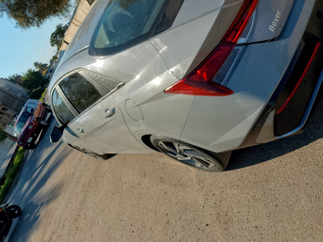 ‏السلام عليكم للبيع دخول جديد منفيس بسمي  موديل
‏25 مكينه 2000دوش بانزين صبغ فقط جاملغ خلفي وحافه البنيد بارد بدون ايرباك سعر 148وبيه مجال مكاني بغداد حي العامل ***********‬
‏فول مواصفات 
‏بصمه 
‏فتحه 
‏جلد 
‏عداد دجتل متصل 
‏لداة داخليه 
‏سايد بريك بصمه 
‏تشغيل عن بعد 
‏جنطه ذكيه 
‏يداة ترحيب 
‏
