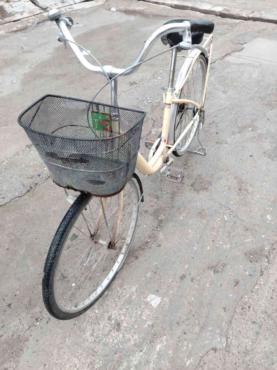 سلام عليكم باسكل لبيع تايرين جديد نطيف 100بل٪سعر خلي يجي خاص رقم موبايل ***********
