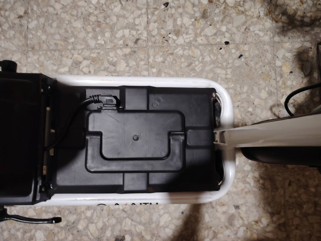 السلام عليكم دراجة شحن للبيع  مستعملة  شي قليل اربع بطاريات مستعملة شي قليل اربع سويجات بصمات اثنين  سرعة 35 حقيقي  دراجة نظيفة  خير من الله  للتواصل على الرقم /*********** / العنوان بغداد الزعفرانيه شارع البطل سعر 250  قفل قفل
