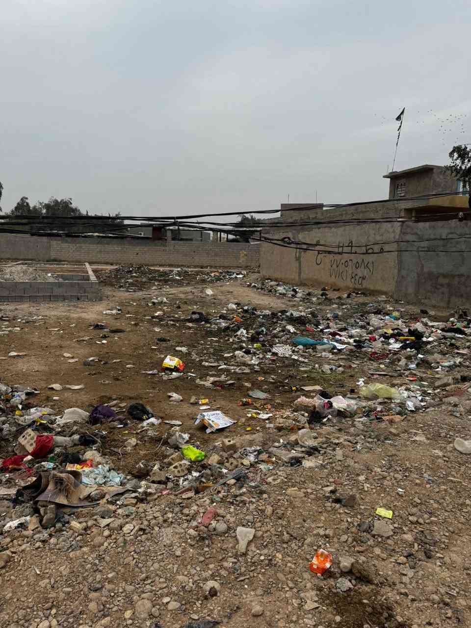 قطعة للبيع المساحة 300 / النزال30 والواجه 10 / 
منطقة قابله لصعود الاسعار 
العنوان بغداد الحسينية المعامل خلف قريةالبدو 
السعر 22 وبيها مجال /....
 الاتصال على الرقم *********** 

                                                   ........مع التقدير
