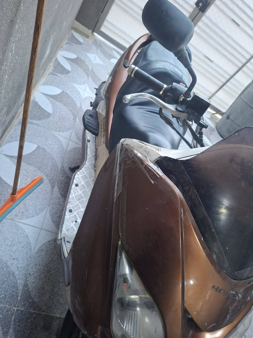 السلام عليكم 
فورزا ٨ ٠ للبيع دراجه حلوه ومكينتها نضيفه
كلجات خلفيه فيت بم شوته باتري كله جديد  كهربائيات كله شغاله ماشيه ٧٤ الف
بيها ٣ نواقص فقط  لا غير
١.كلجات اماميه
٢. دبلات خلفيه تعبانه
٣. جهاز البصمه الي جوه الكشن بي ضعف
العنوان واسط الزبيدية
السعر ٦٥٠ وبي مجال
***********
