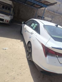 الإنترا موديل 22وارد امريكي ما مكفوله من الصبغ بيها ضربات خفيفه بانزين...