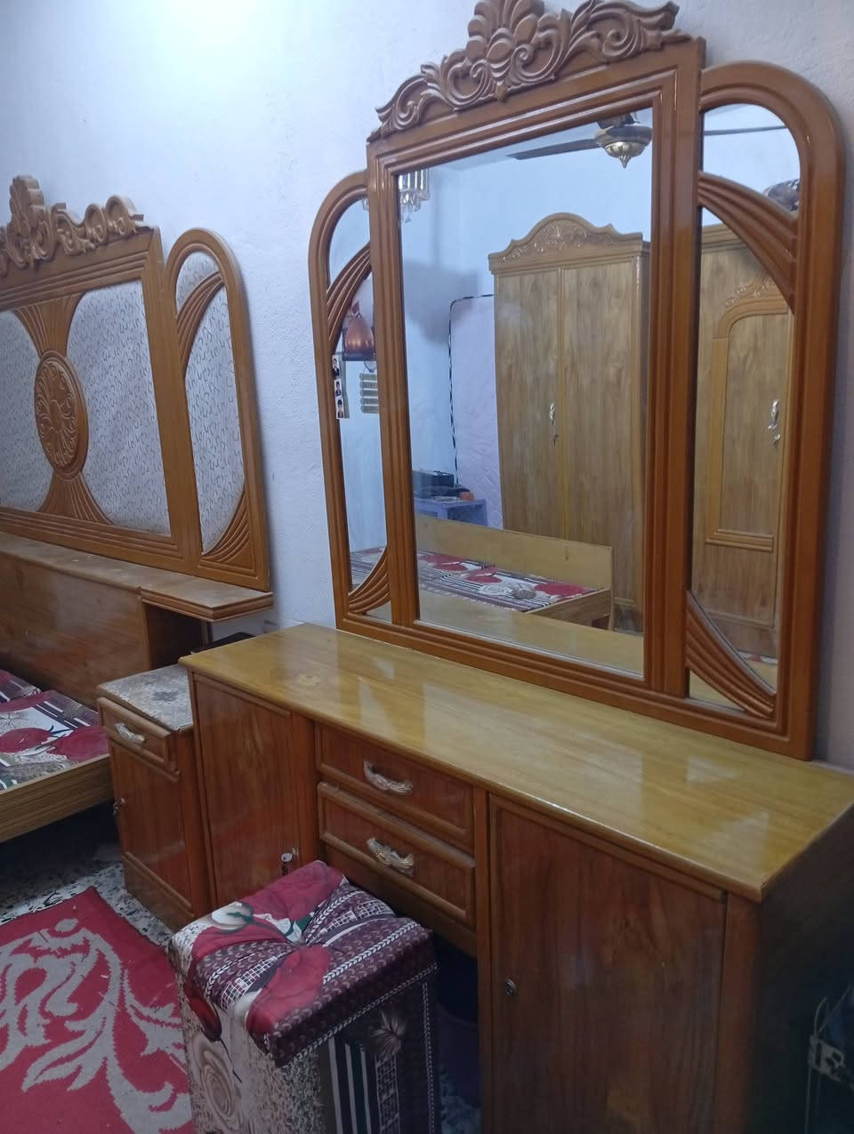 السلام عليكم 
غرفة اخشاب للبيع  جديدة تزگام صارلي 4 اشهر من سويتها والله  مليون و700 الف تجون بعينكم وشوفوها وشوفون نضافتها 
بس ما حبيتها اريد ابيعها واشتري تركي امكانها 
مكاني النجف الاشرف حي الميلاد 
تريد تراسل على الواتساب 
***********
او تدخل خاص
قيم السعر بما يرضي الله
