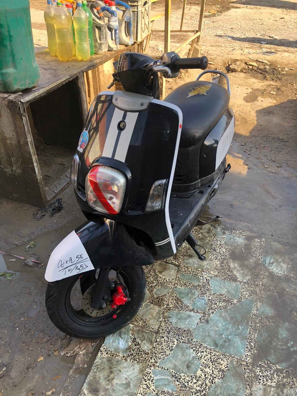 سلام عليكم بوليس 2011 كلشي بيها بلاد ما مفتوح بس الكابريتر مبدل اوراقها كامله سعرها 650  وبيها مجال حك الجيه مكاني مدينه الصدر رقمي *********** او مراوس
