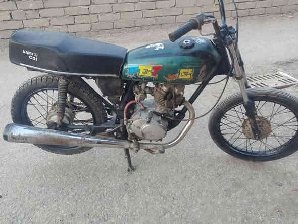 السلام عليكم شباب دراجه ادوات للبيع  ..يردهه تجفيت دراجة مكان قضاة المدينه سعر 250 بيها مجال لشراي ***********
