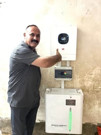 تم بحمد الله تجهيز وتنصيب منظومة طاقة شمسية متكاملة في بيت السيد باقر ...