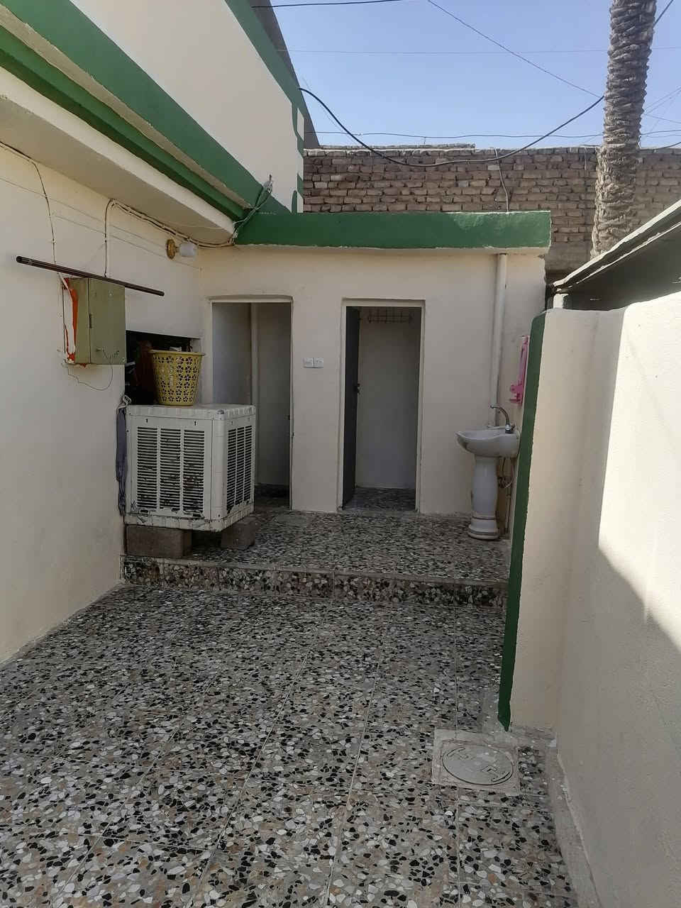 السلام عليكم
دار للبيع مساحة ١٥٠ متر سند ٢٥ زراعي، البيت جاهز مجاري كهرباء تبليط، ٣ غرف نوم واستقبال وصالة وصحيات خارجية وحمام داخلي، العنوان ابو عظام قرية سيد جاسم اول شارع بيت تمر مجاور فرع الصرخة للاستفسار الاتصال على *********** وتساب.
