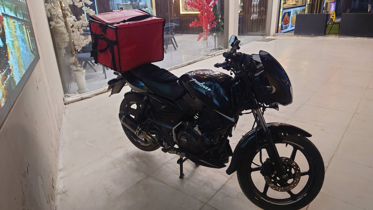 بولسر نيون مرقم بغداد موديل 2021 نظيفة مطاختها سبانه السعر مليونين عدل ولا تدور وياي شراي اتصل مو شراي چنك ماشفتها وكمل 
*********** مكاني الاعظمية بغداد .
