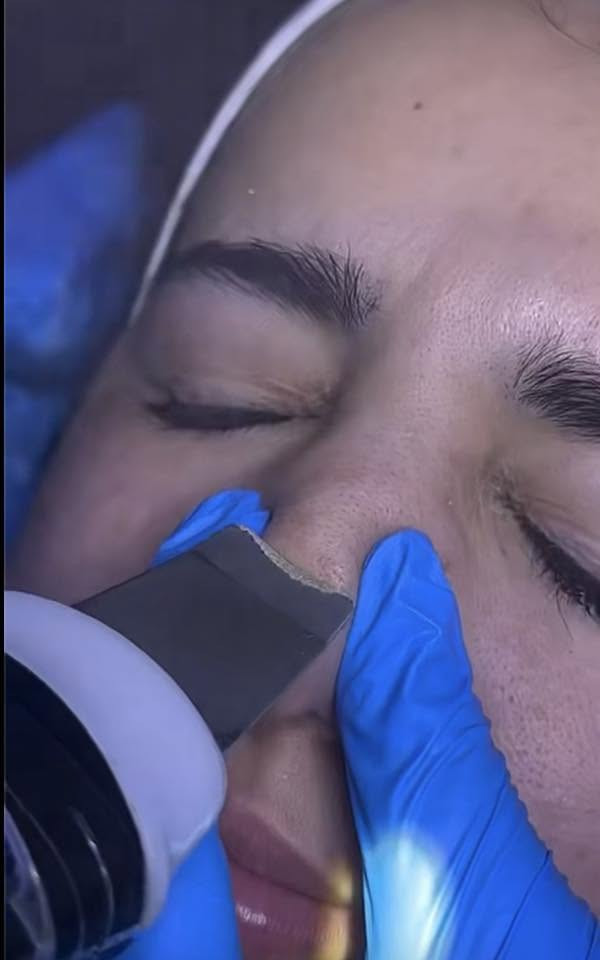 عروض عروض عروض لمدة اسبوع 
شيرة فل بدي ٣٠ كل منطقة ٥ بكيني ١٠ 
قص ٥ شسوار ٥ للشعر الطويل ١٠ 
ازالة جلش ٥ ازالة جل اكستنشن ٨ 
جلش قدم ٥ جلش يد ٥ 
معالج الكافيار  شعر قصير 10 
شعر وسط 20 
شعر طويل 25  
بدكير العادي ٥ الملكي ٨ 
تنظيف بشرة بجهاز الهايدورفيشيل ١٠ 
٠جلسة تبييض اليد ٥ تبييض القدم ٥ 
جلسة تبييض لكل منطقة بالجسم ٥ 
تخصيل شعر قصير ٢٠ تخصيل شعر نصف الظهر ٢٥ 
حمام مغربي ٢٥ حمام مغربي vip ٣٠ 
العنوان بغداد علي الصالح شارع جامع الزغل البناية المقابلة للجامع الطابق الثاني للحجز والاستفسار الاتصال *********** ***********
