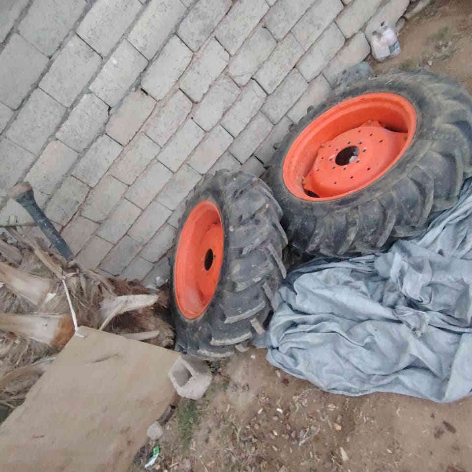 سلام عليكم ورحمة الله وبركاته يوجد للبيع تايرات ٢٨ على ١٢    على ٤ مال كابوته ٤بستم *********** المكان ديالى
