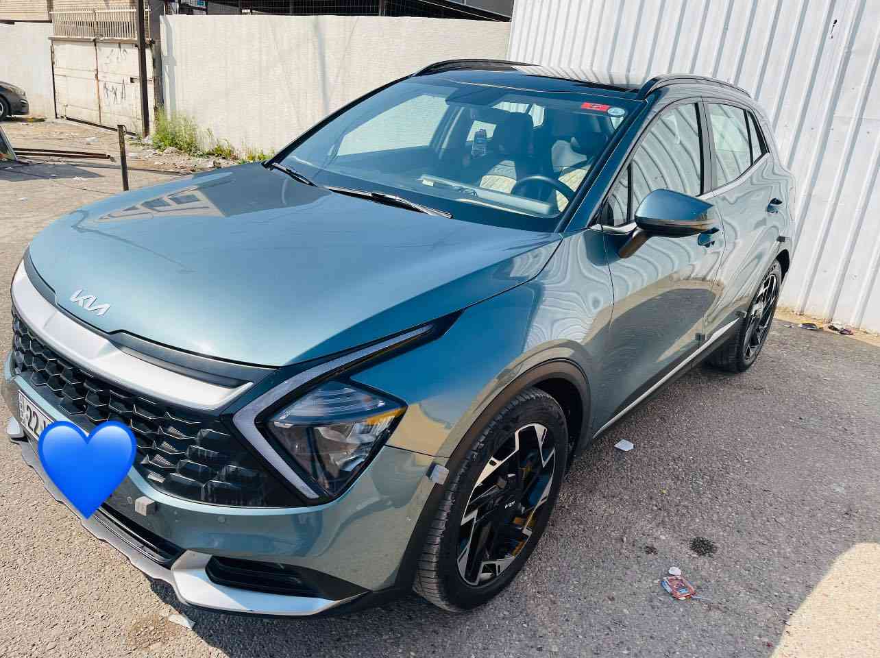 السلام عليكم
عندي سبورتج 2023 خليجي وكالة نيم اربيل 

فول مواصفات عدا تبريد الكشنات وكرسي السكن عادي مو كهرباء 

السيارة بنوراما 

حساسات امامية خلفية وجوانب 

هاندبريك كهرباء 

مساعد نزول منحدرات 

اوتو هولد 

مانع تزحلق 

بجم مغلف ppf

بيها شخوط بالدعاميه ولكن بس بل ppf  

السيارة ماشية 54000 الف كيلو 

مكان السيارة بغداد 

رقم الهاتف ***********
سعر السيارة 22000الف
