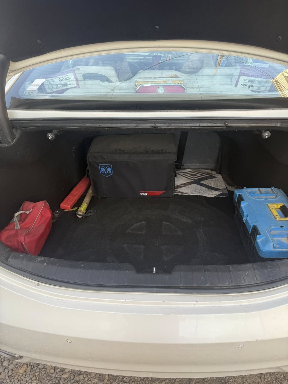 السلام عليكم  هونداي ازيرا للبيع 
موديل 12
فول مواصفات بنروما 
محرك 6
تدفئه كشنات 
تحكم ستيرن
كشنات جلد
كشهنات كهربائية
مري شفت 
لايت زنون 
دخول ذكي
بردات خلفيه
شاشه كاربلي
السياره فول للخير 
مكفوله من الصبغ والضربه والتبديل بيها بارد اصبع وموجود بالسونار
رقم بغداد باسمي 
وتجي تشوف بعينك والسياره احلى من الصور وتحويل ثاني يوم 
السعر 137 وبيها مجال 
***********
