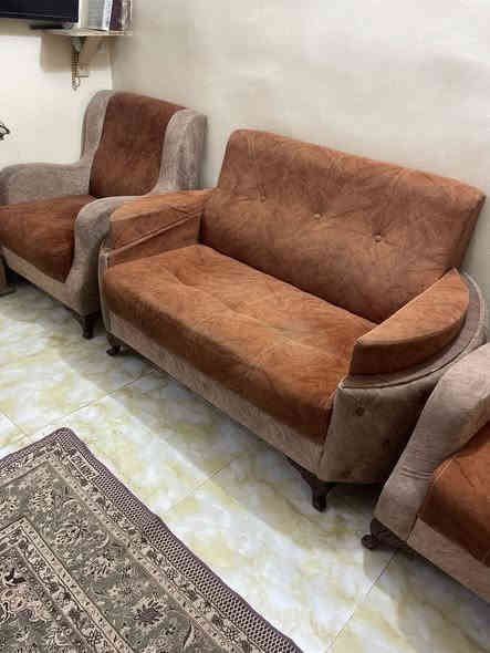 سلام عليكم عندي تخم للبيع ونضيف حيل ١٠ مقاعد أريده ب٤٠٠ وبي مجال مكاني المحموديه حي العسكري ***********
