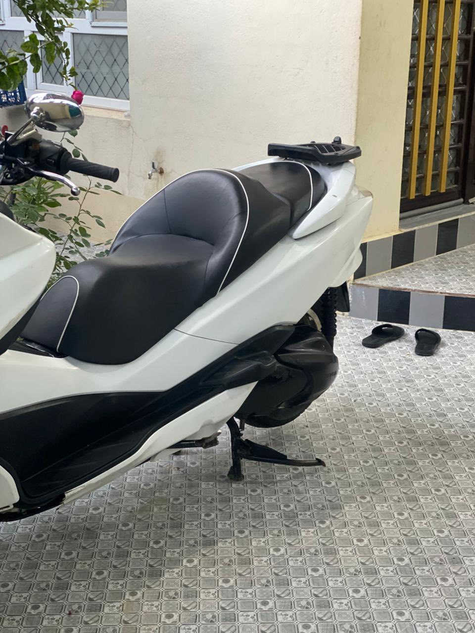 السلام عليكم فورزه0/10 للبيع الدراجه جديده ومكفوله وكلشي بيها شغال ومكفوله من كلشي بيها بس التريشه شويه مكسور من عدها الدراجه بيها تزويدات ويل وصلنصه وذني بس الخبره يعرف سعرهن الدراجه ماشيه بل 40 الف والدراجه s7 والكير كله شغال السعر 15 ‭0773 248 5629‬
