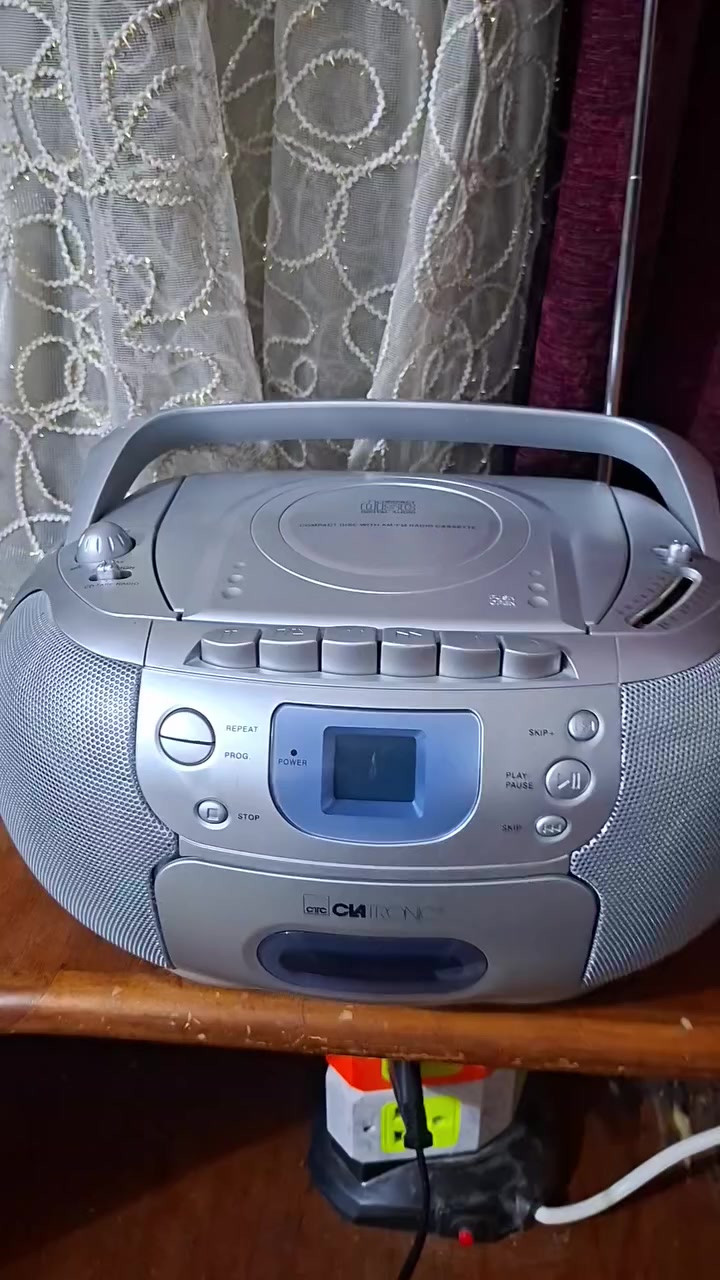 ٢٥ الف فقط رايدو قرص مسجل الكل شغال نضيف بدون نقص ٤ موجات يوجد توصيل ***********
