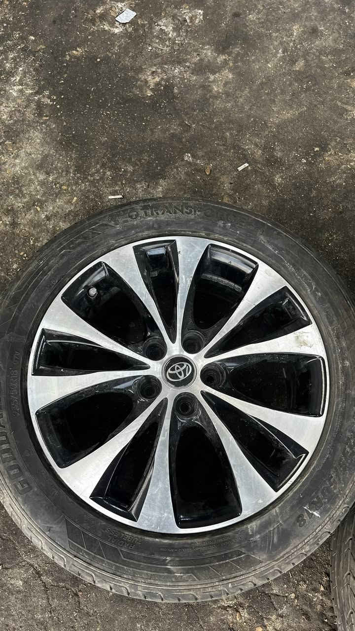 وياله ياباني ( كروم ستيل R18-225-45)  + ( ويل OEM - R18- 235 - 50 )
وياله + تايرات ~ حاوية اصليات شرط 
السعر : 450 الف الواحد (كربلاء ) 
الرقم ***********
