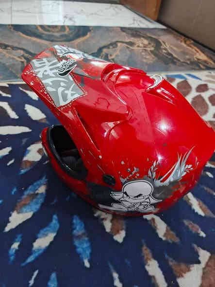 سلام عليكم خوذ امزون للبيع قيم وخذ مكان لشعب
***********
