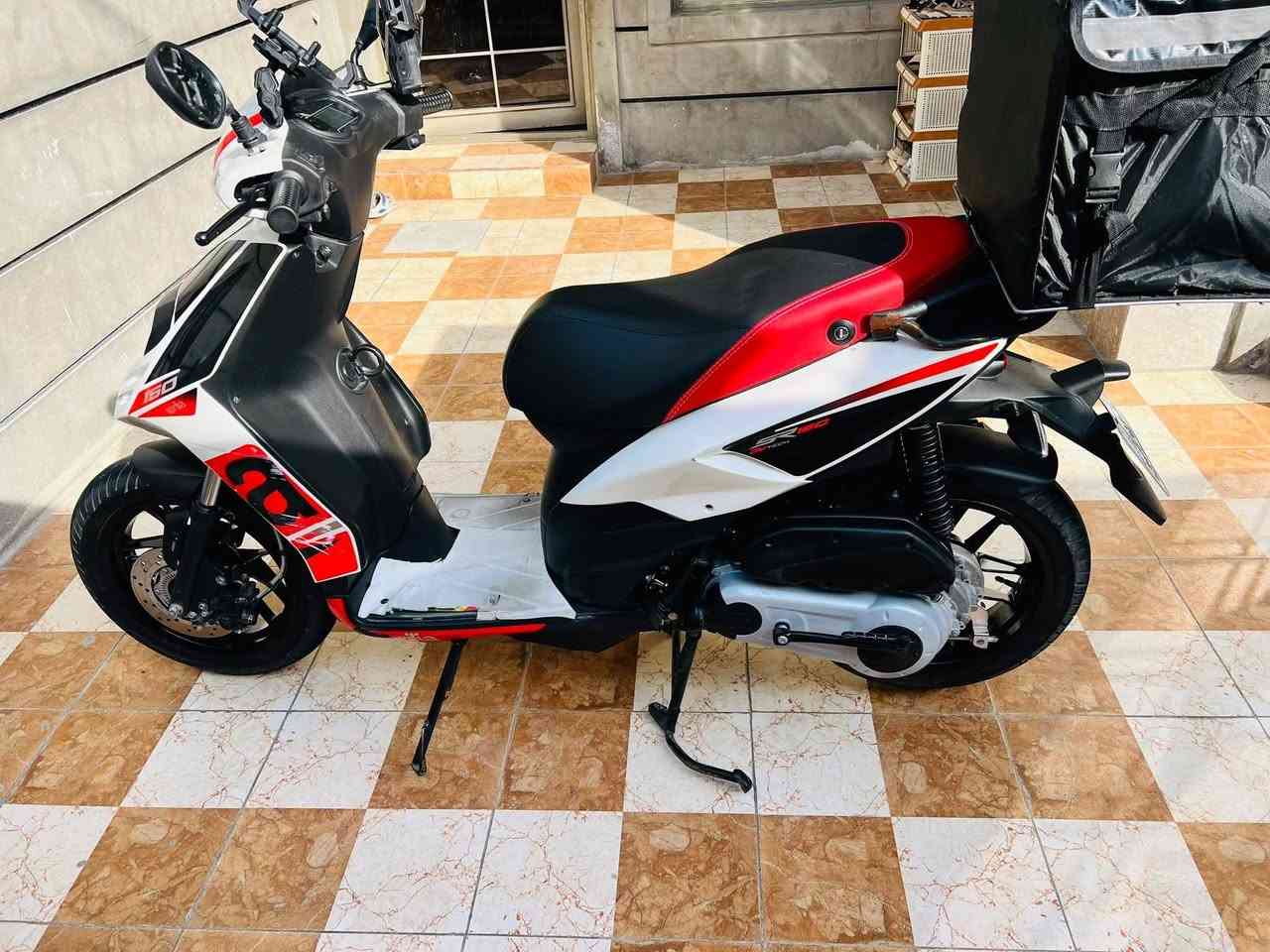 السلام عليكم
ابريليا 150 cc
3v
موديل 2024
ماخذه من عجله الخليج شهر 10 سنه 2025 بعده داخل الضمان ماشيه 8400 يعني اخت الزيرو رقم اربيل 
جاهزه مجهزه بحاله الوكاله
السعر  مليونين و400. 
بغداد الكرخ 
***********
بيع فقط
