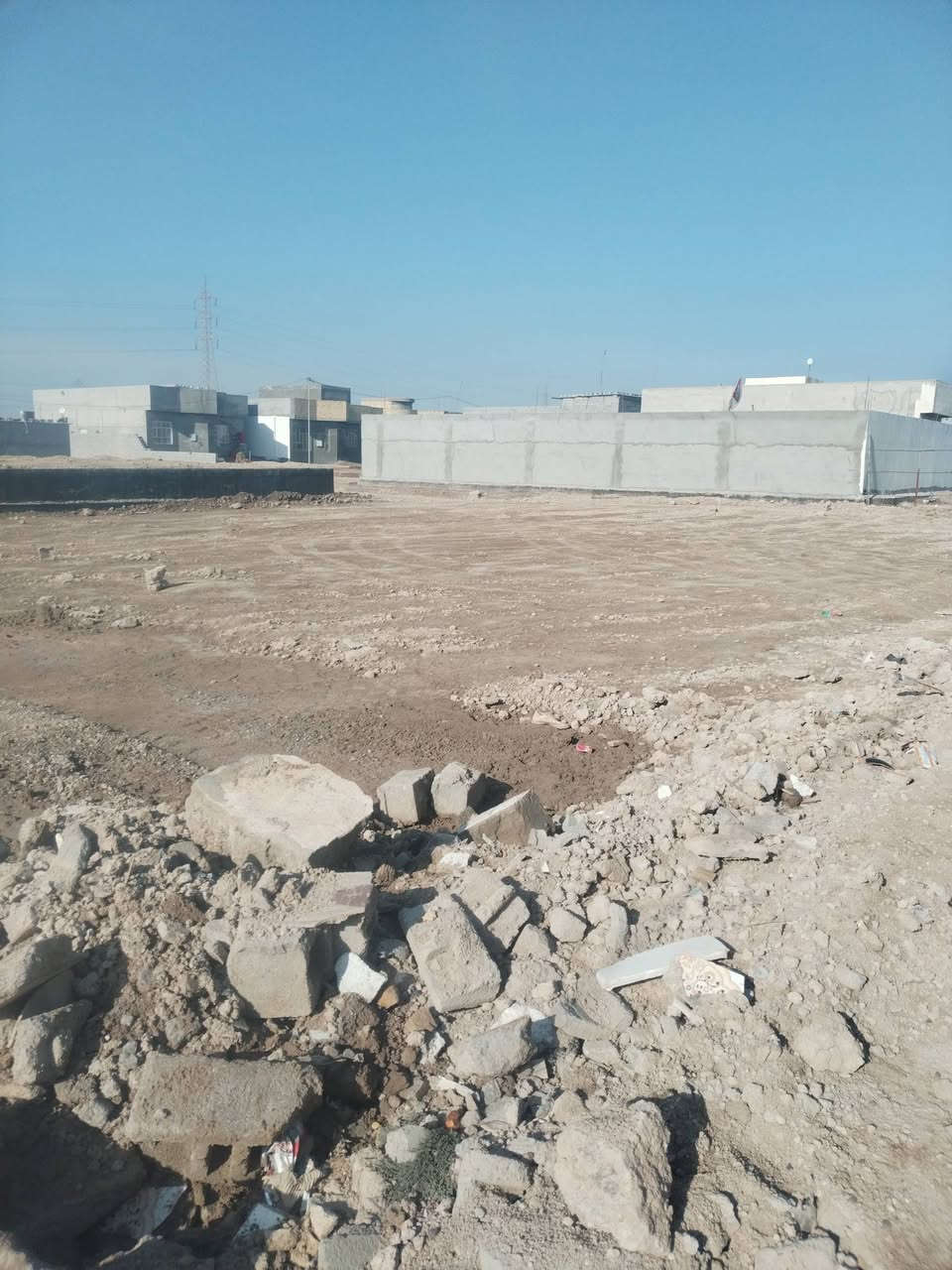 السلام عليكم يوجد قطعه ارض للبيع طابو زراعي ناحيه المصطفى شارع مدرسه الضاده اهلي المساحه ٥٠٠متر السعر تواصل على الرقم ***********
