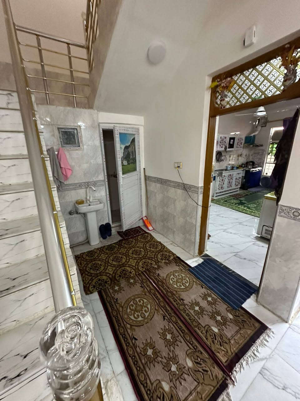 السلام عليكم
دار للبيع ٢٠٠م زراعي سند ٢٥
            البناء طابوك 
غرفتين اسويت 
صاله مطبخ استقبال 
حمامات داخل وخارج 
السعر ٤٥ مليون وبي مجال 
عنوان الدار البراكية شارع المعمل قرب جامع الخزاعل 
مكتب بغداد للعقار ***********
