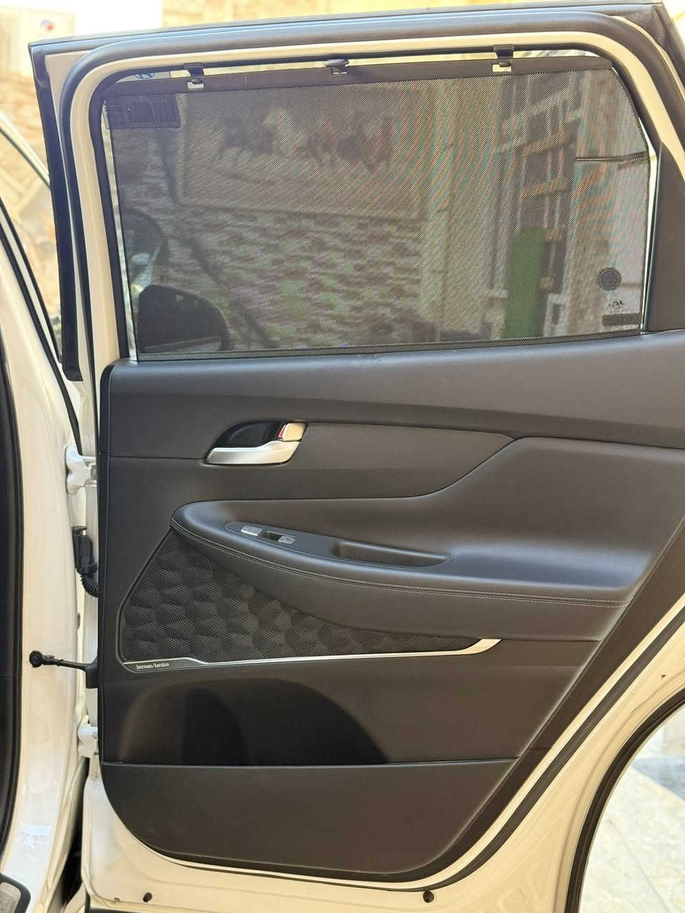 هونداي سنتافي كلكرافي 2023
السيارة اعلى فئة تجي بالسنتافي كلكرافي // لون ابيض  صدفي دخول جديد بدون رقم 

الموصفات 
Engine:- 2.5L / turbo 4 cylinder 
فتحة سقف (بانوراما )
جميع كشنات السيارة كهرباء
داتشو امامية
كشن السايق خزن ميموري سيت
كشنات جلد + تدفئة تبريد + كشنات خلفية تدفئة
ستيرن تدفئة 
شاشة جبيرة كاربلي
كامرات 360  درجة
كامرات داخل الدشبول مع الاشارة 
رادارات امامية ، خلفية ،جانبية 
مانع تصادم خلفي وجانبي وامامي مع توقف ذاتي 
داخل السيارة LED متغير 10 اللوان
مري شفط مع اشارات بالمري
تنبيه خروج مسار + قيادة ذاتية 
سستم صوت 12 سماعات بنظام Harman Kardon
لايتات امامية خلفية LED + لايتات امامية بنظام LED DRL
السيارة مزودة بنظام Blue Link Telematics
جنطة كهرباء 
حساسات امامية خلفية 
ويل كروم 19 انچ
سقف شامواه(كنتارا)
4 وضعيات قيادة 
فور ويل درايف    
  اوتو بارك (تتقدم وترجع بالبصمة)
شاحن وايرليس
بردات خلفية بلادية
السيارة ماشية 11 ميل فقط

الحادث  / تبديل جاملغ  + صبغ بنيد ( سعر ( 215 ) ورقه مكلف  هذا رقم صاحب سياره 

للاستفسار :  ***********
