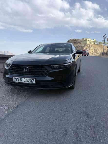 اكورد ٢٠٢٥ سبورت ماشيه ٩٠٠٠ ميل 
سيارة جديده وكلشي جاهز حادثه مثل ما موضح باالصور تجي قطعتين تبريد وشاحن لاسلكي تجي وتشوف صور ماعندي اله هًواي بالحقيقة هواي احلا 

 مكاني بغداد / الغزالية *********** السعر٢٠٥ وبيه مجال للشراي
