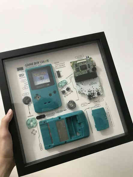 مزاد على هاي القطعه التحفيه 
Gameboy نسخه 1998 
مفصخ وحاطينه بالاطار 
جديدة بعدها 
المزاد يبدا من 35 الف 
وينتهي باجر ساعه 11 بليل 
رقمي:***********
