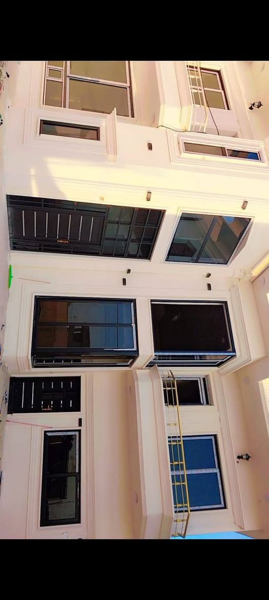 بيت حي القادة ٣٥٢م الشارع العريض ١٥م طابقين كاشي  موزائيك الارضية الجدران والصحيات سيراميك الواجهة فلين سقوف مغربية السعر ٢٠٠مليون للإستفسار أكثر مراجعة مكتب الزغيت اوالاتصال على الرقم ***********
