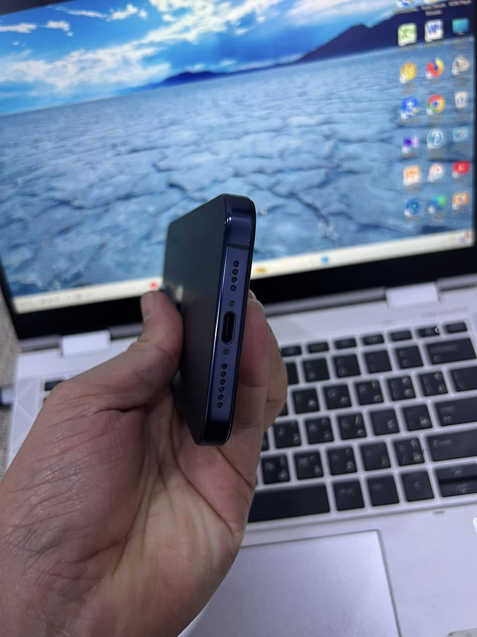 15 برو ماكس 
ذاكره 256 
نموذج M ((تك محور دبل سيم )) 
بطاريه 99 
فقط مبدل شاشه نوعيه زينه 
بصمة وجه شغال 
سعر الجهاز 675 
شراي خاص او اتصل 
*********** 
***********
