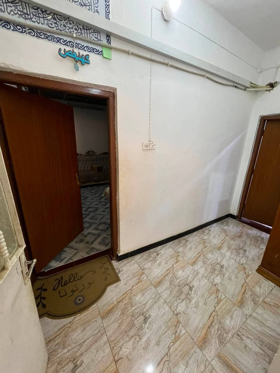 السلام عليكم
دار للبيع مــساحه 450م على شارع 60 حي الحكيم الاولى نزله عميد جادر شارع المدارس  قرب المختار يحتوي على 3 غرف نوم  
اضافه استقبال مع هول داخلي كبير ومطبخ 6><4 وحديقه كبيره مع كراج يتسع 4 سيارات  واضافه الطابق العلوي يحتوي على حمام مع صاله وغرفه نومه  /مع السطح اشتايكر والطابق العلوي مغلف ابيزوكام 
كذالك يحتوي على محلات تجاريه سوبر ماركت مع حلاقه الاستفسار الاتصال ع الارقام 
***********
***********
