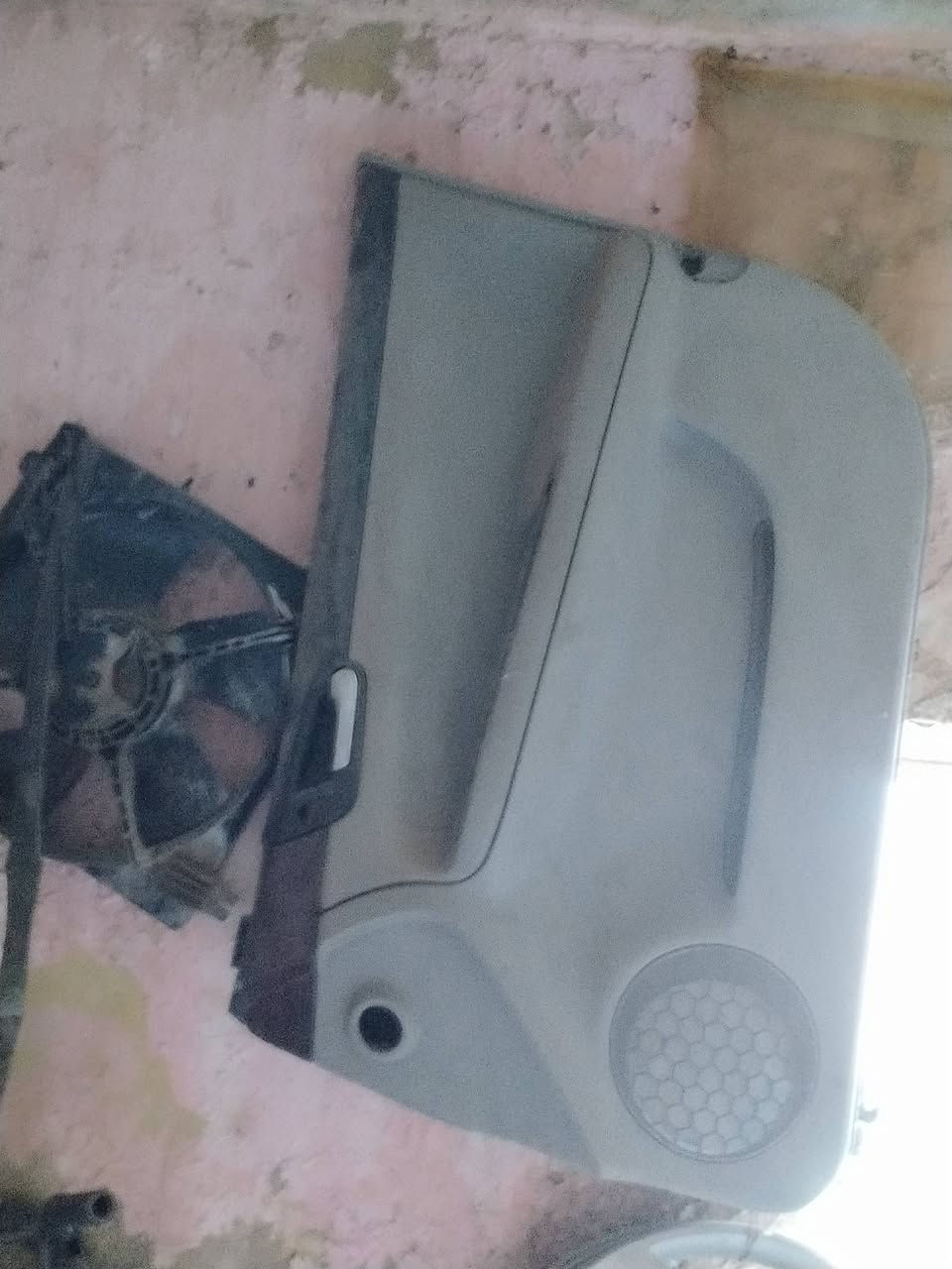 سلام عليكم ابواب مع دعاميه مع بطانه مع بور استيرن مع فلنجه اماميه امباله للبيع الشراي يتصل /***********/***********/ واتساب
