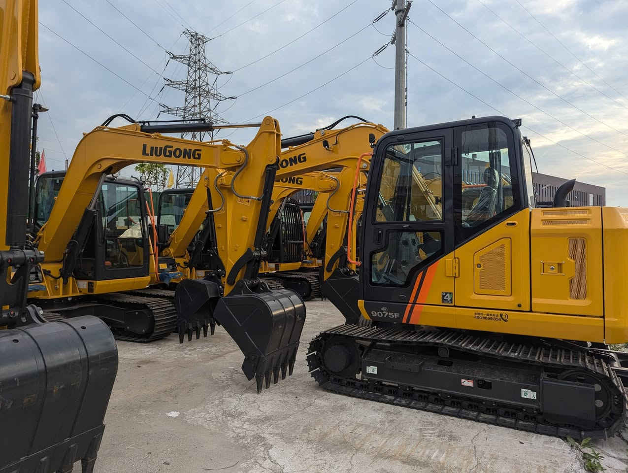 You can pick out your preferred LiuGong excavator from the parking lot. Please contact me if you need to purchase an excavator from China.


**إذا كنت صاحب هذا الإعلان وتريد حذفه لأي سبب، رجاءا أرسل رسالة إلى الدعم الفني**